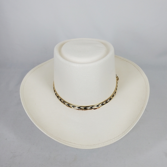 Classic White Cowboy Hat - Picture 3 of 13